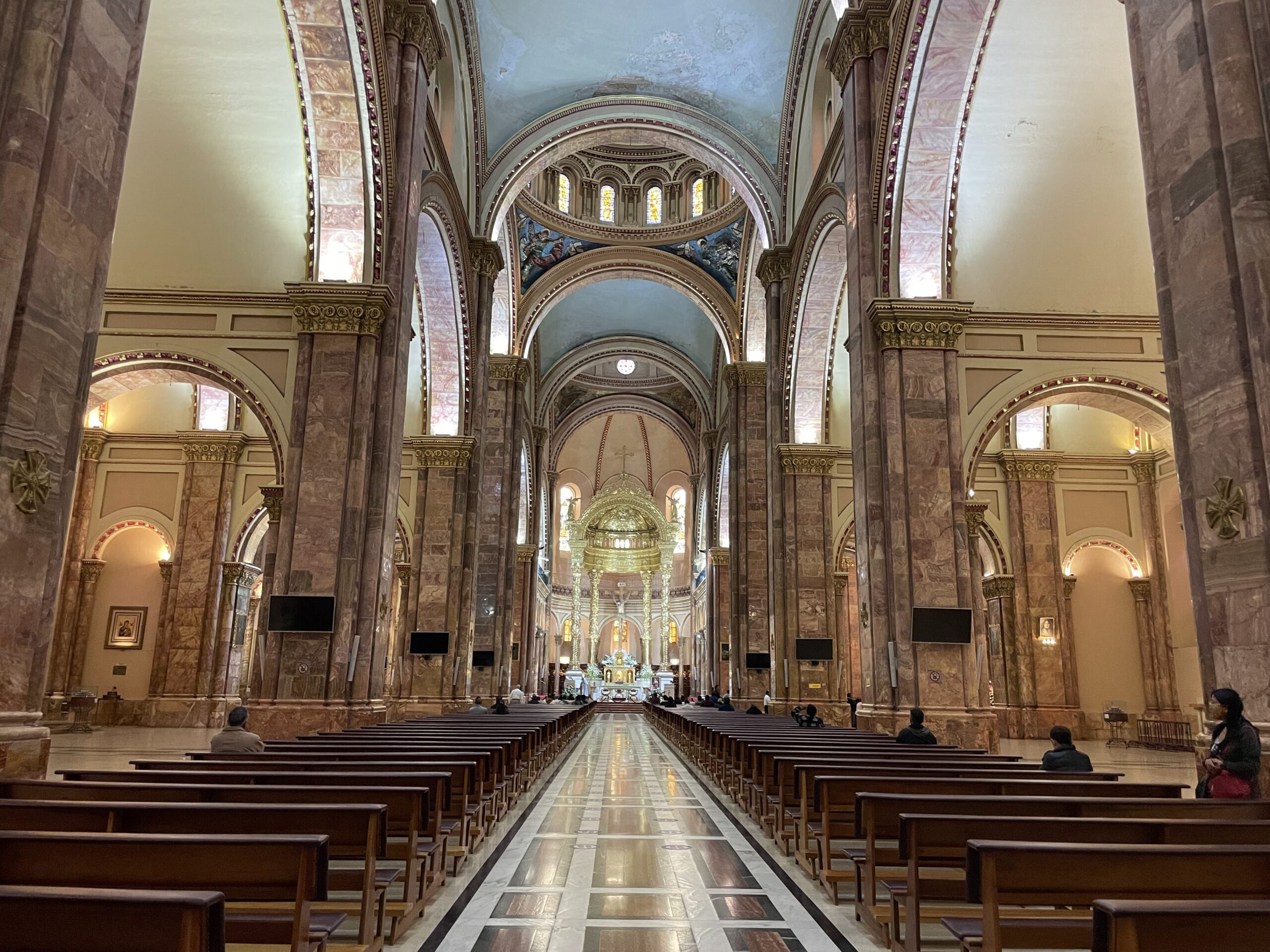 Inside catedral   Cuenca   Ecuador