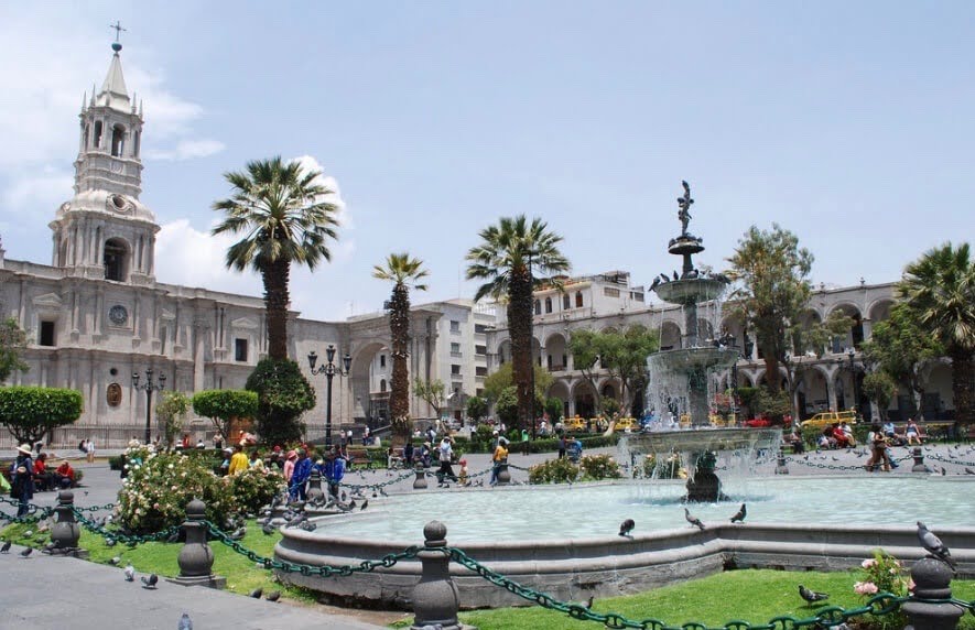 Arequipa centrum plein - Reizen met kinderen in Peru
