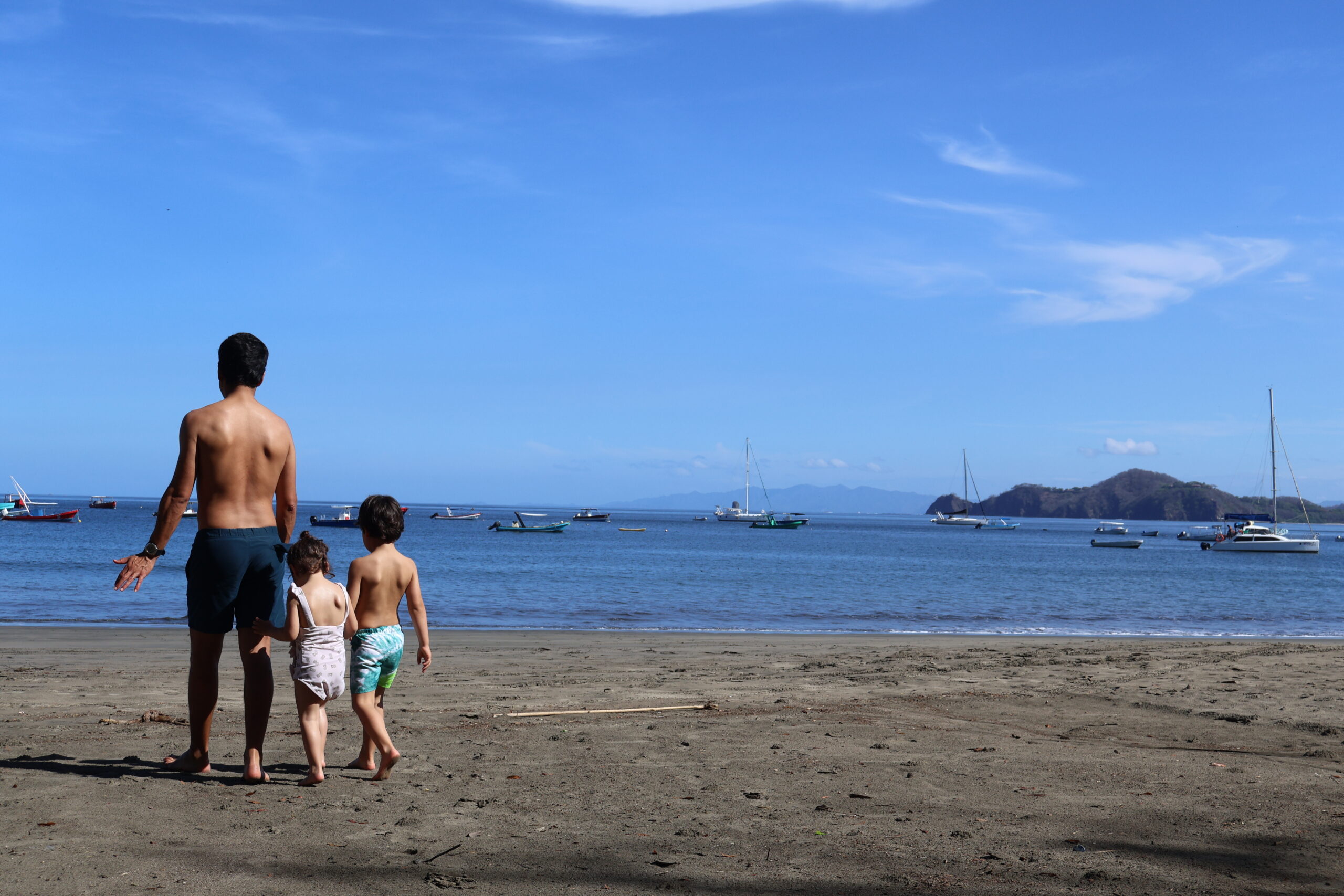 Andres en Jose Miguel strand - Reizen in Costa Rica met kinderen en impact
