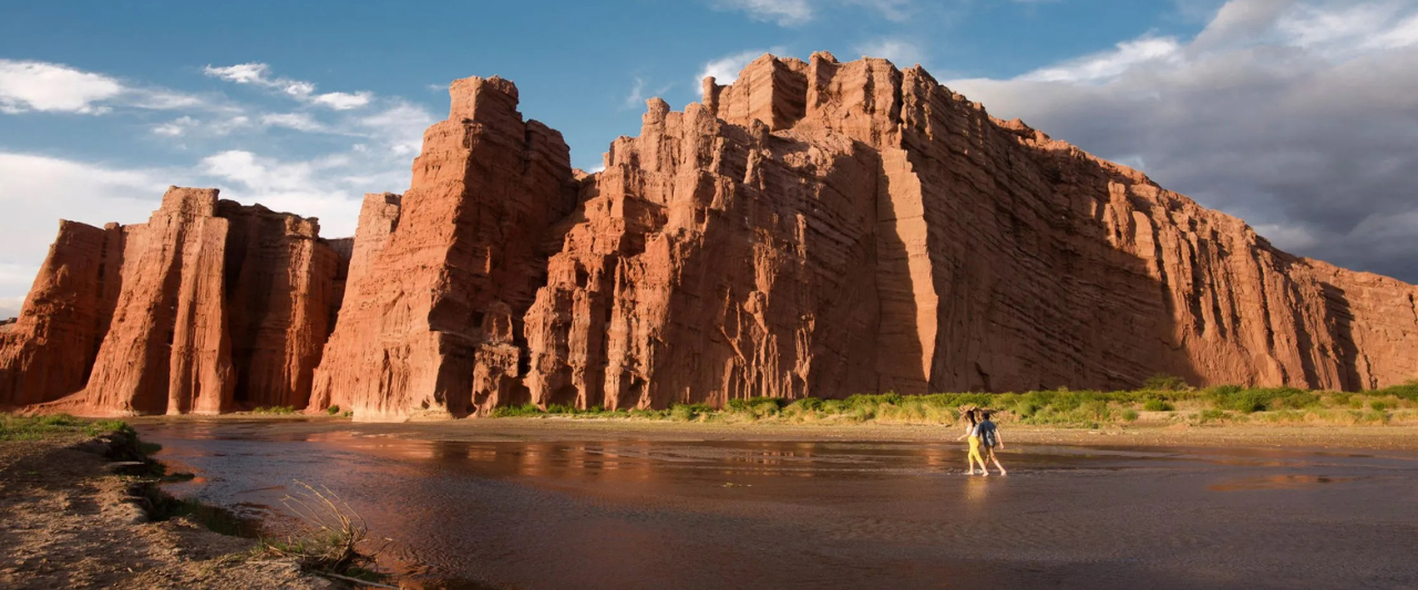Rode rotsformaties in Talampaya Nationaal Park – Reizen met kinderen in Argentinië - Avontuurlijke Familiereis Argentinië
